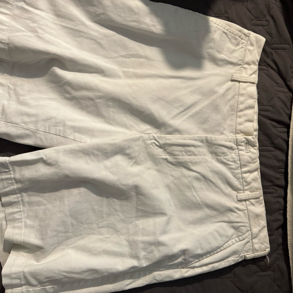 Men’s Izod white shorts
